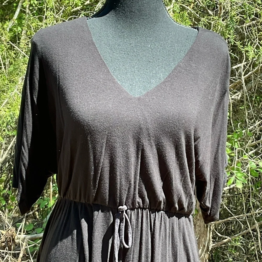 Venus dress. Size M. Half sleeve, v neck, belted waist, tulips skirt. Black. - Picture 2 of 8